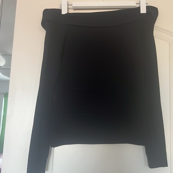 Quality Ribbed Black Reiss Classic off the shoulder top, Size US M - Picture 3 of 6